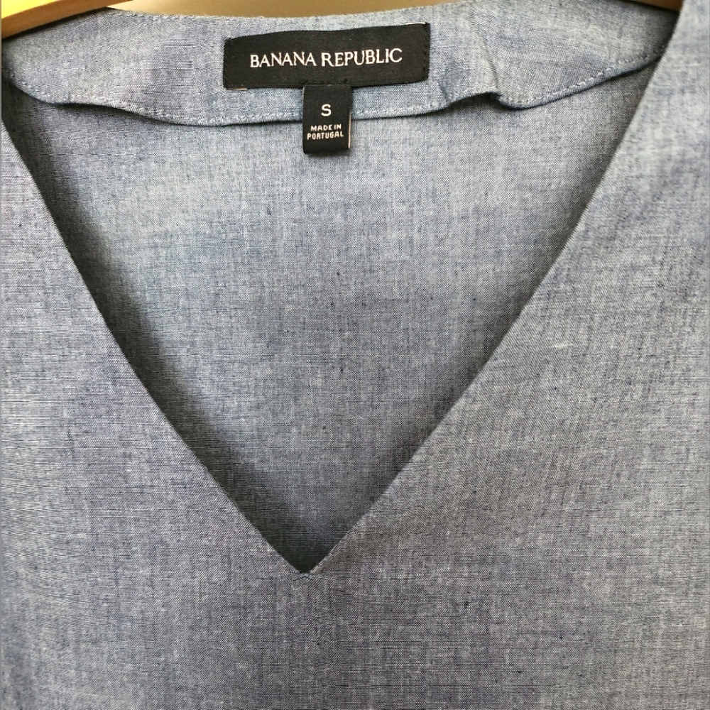 Banana Republic Cotton 3/4 Bell Sleeve V-Neck Blouse -CHAMBRAY -SMALL - Picture 3 of 8